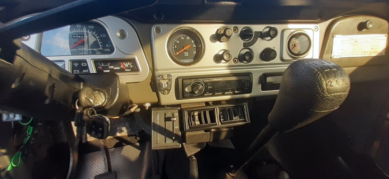Toyota-Land-Cruiser-1990-Utility-19