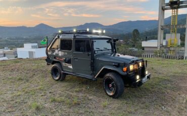 Toyota-Land-Cruiser-1990-Utility-2