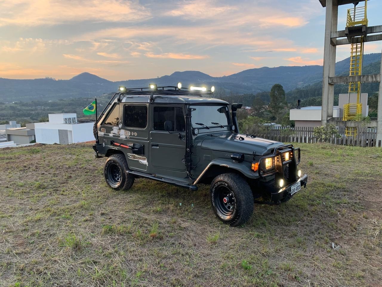 Toyota-Land-Cruiser-1990-Utility-2