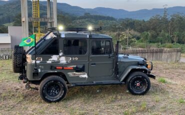 Toyota-Land-Cruiser-1990-Utility-3