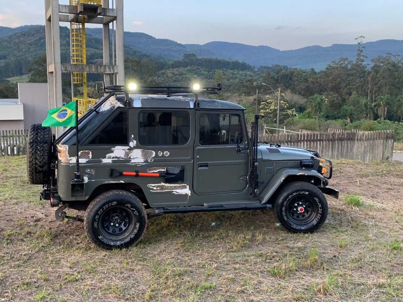 Toyota-Land-Cruiser-1990-Utility-3