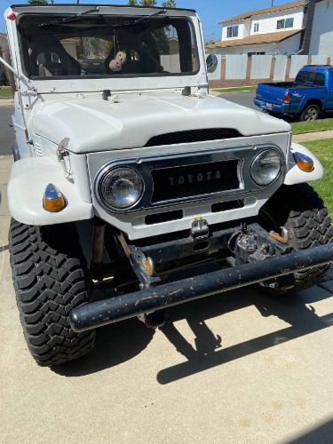 Toyota-Land-cruiser-1972-White-3