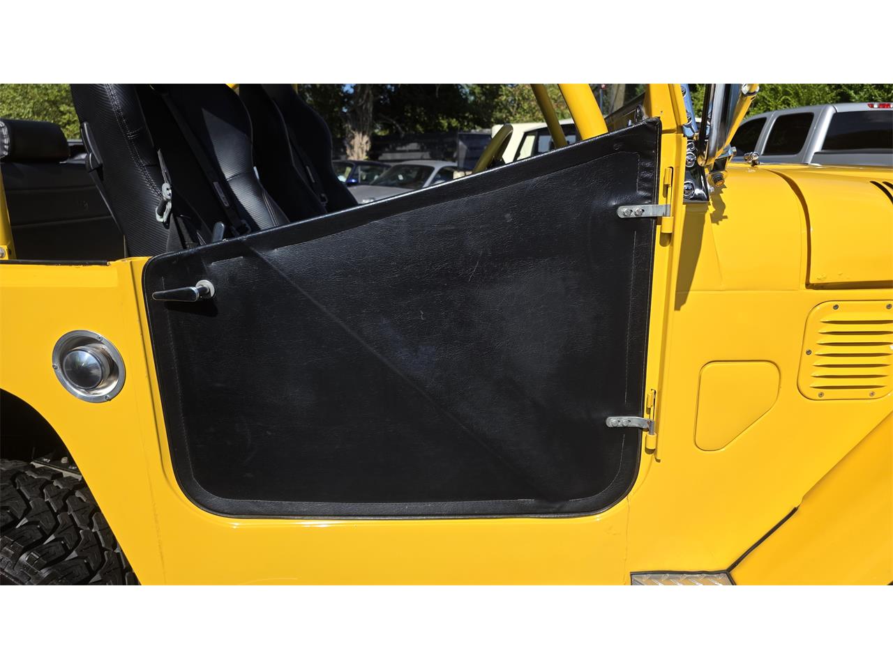 Toyota-Land-cruiser-fj40-1967-Yellow-Black-1