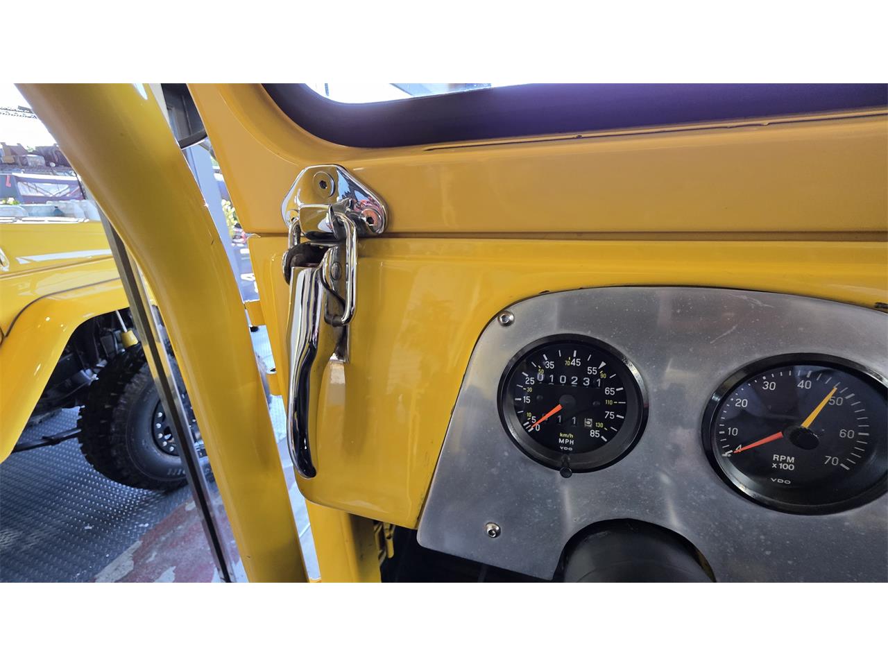 Toyota-Land-cruiser-fj40-1967-Yellow-Black-81
