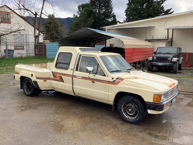 Toyota-Other-1986-Yellow-2
