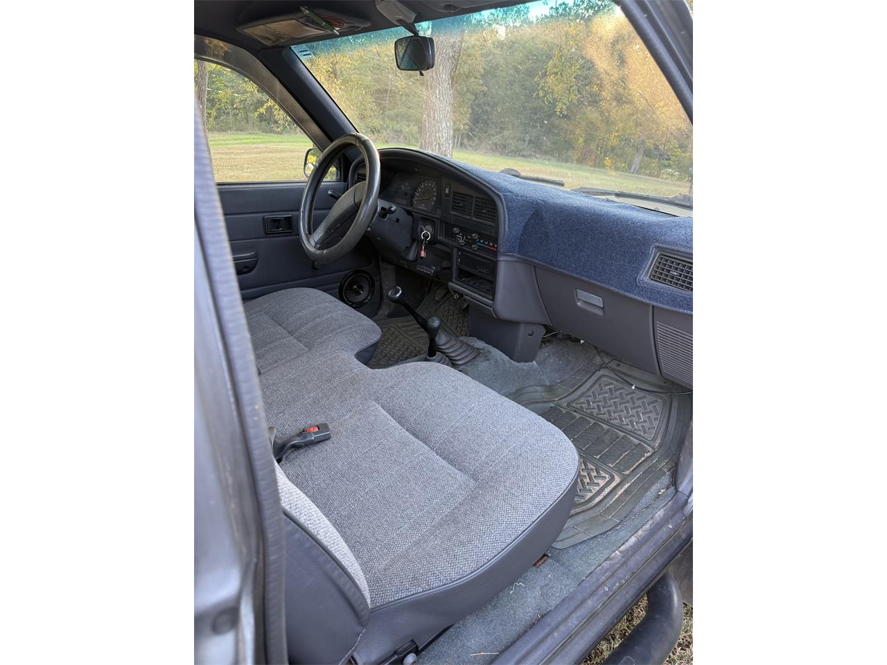 Toyota-Pickup-1989-Grey-Grey-4