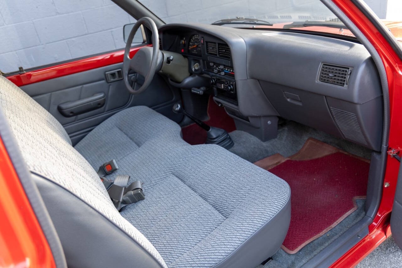 Toyota-Pickup-1992-Pickup-Truck-1