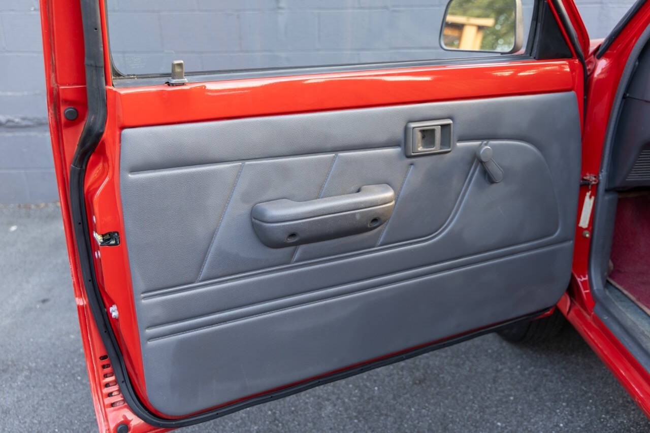 Toyota-Pickup-1992-Pickup-Truck-14