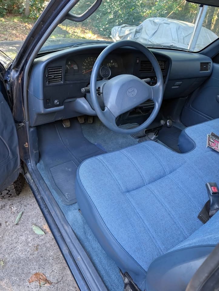 Toyota-Pickup-1993-Standard-Cab-Pickup-2