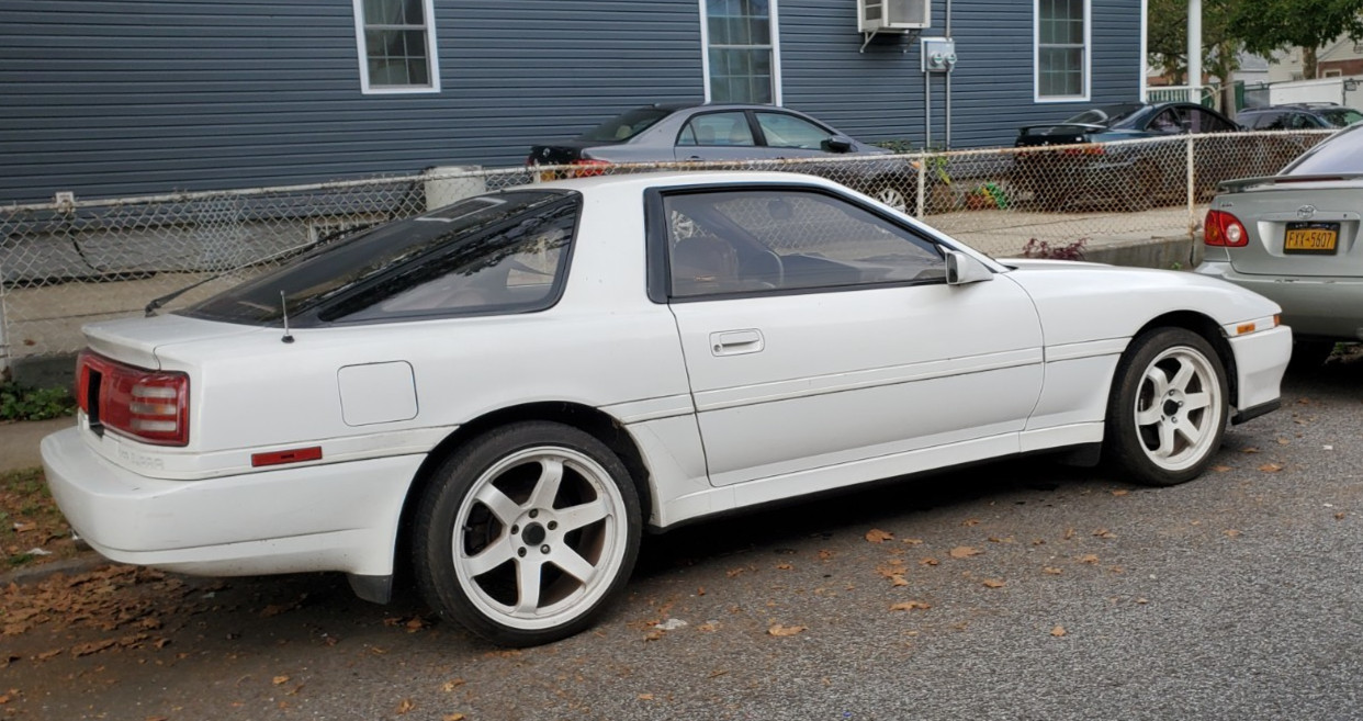 Toyota-Supra-1990-Hatchback-1