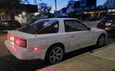 Toyota-Supra-1990-Hatchback-10