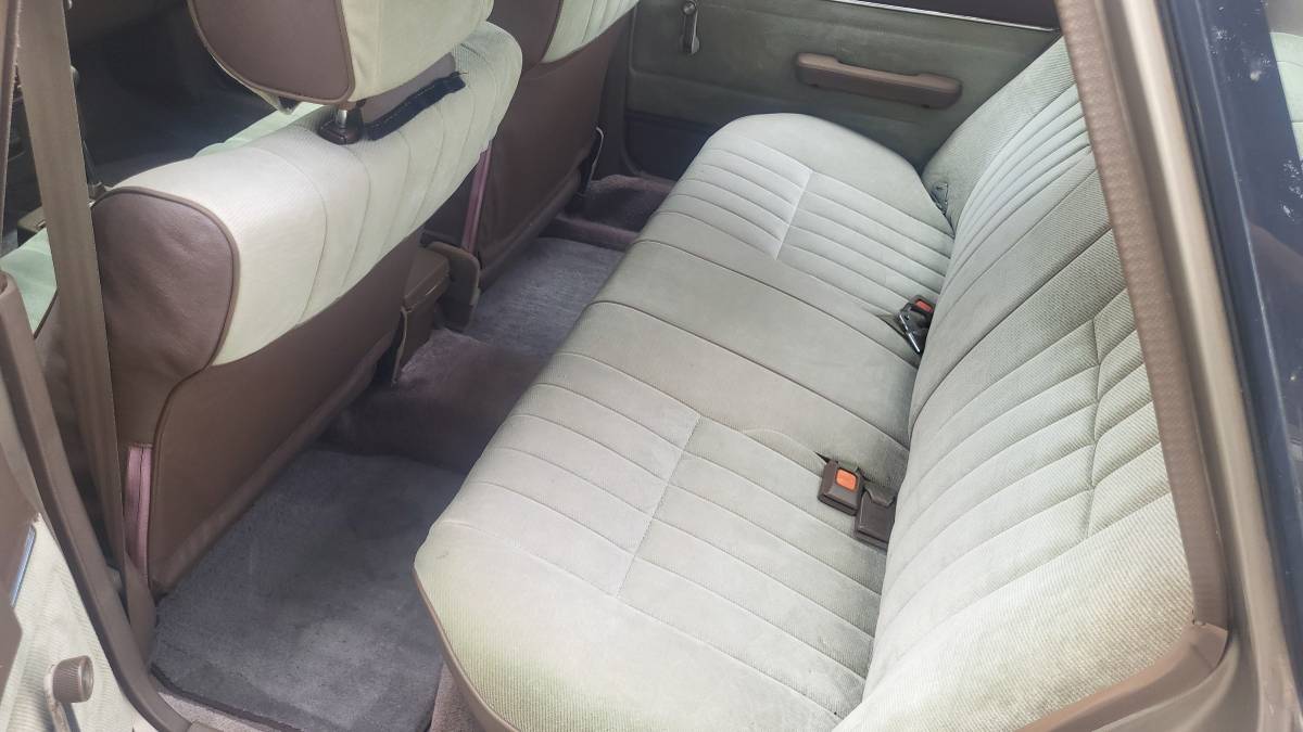 Toyota-camry-1986-3