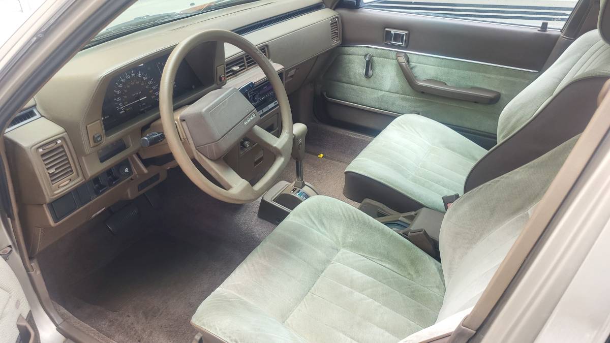 Toyota-camry-1986-4