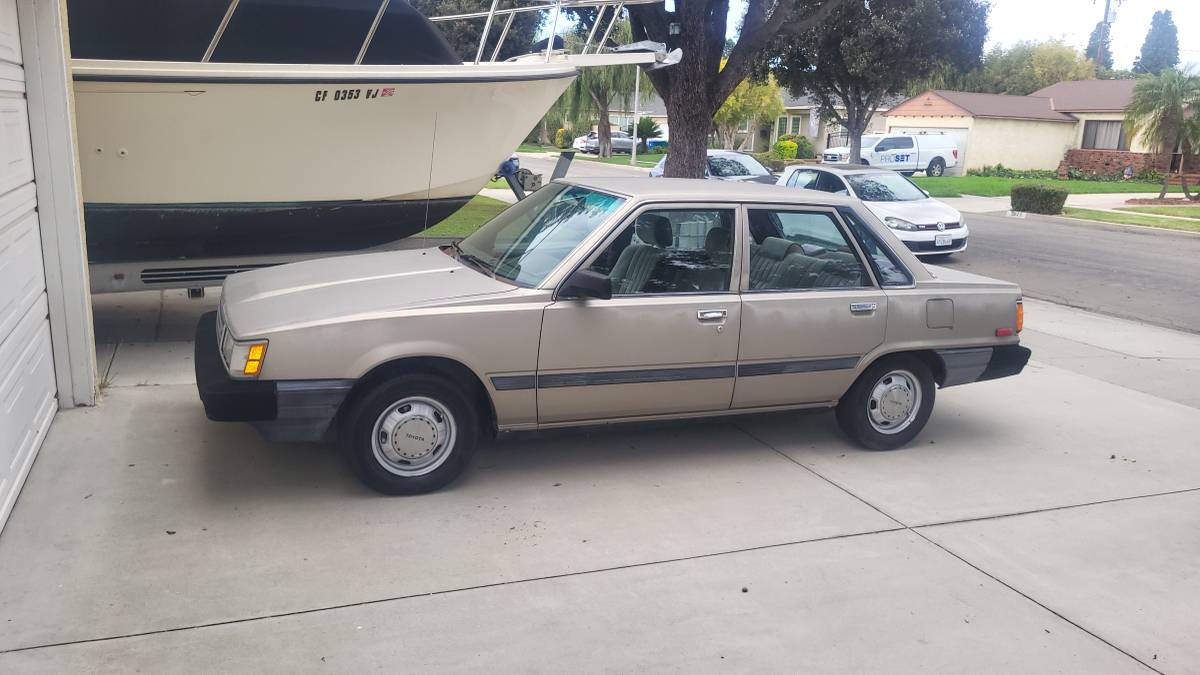 Toyota-camry-1986