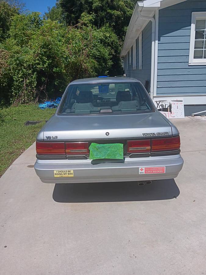 Toyota-camry-1991-silver-2