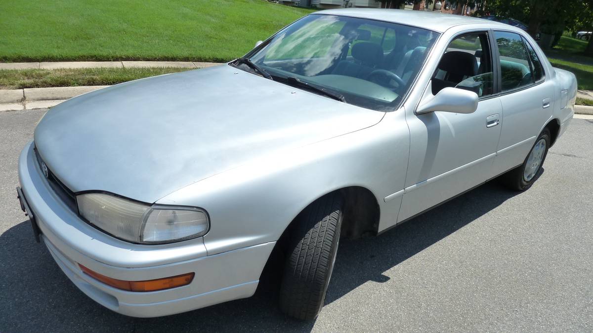 Toyota-camry-1993-grey-1