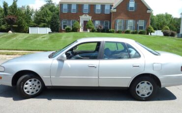 Toyota-camry-1993-grey