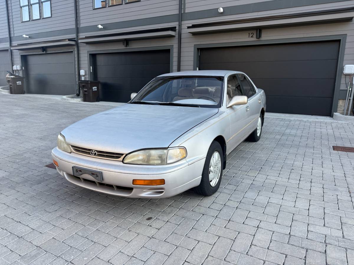 Toyota-camry-1995-silver