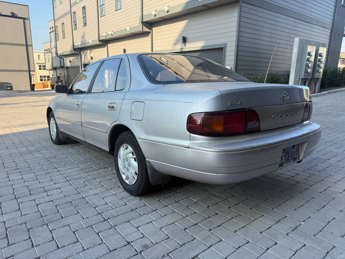 Toyota-camry-1995-silver-6