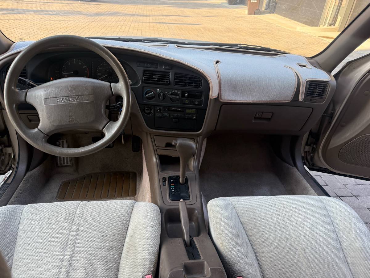 Toyota-camry-1995-silver-9
