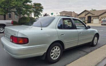 Toyota-camry-le-1985-blue-1