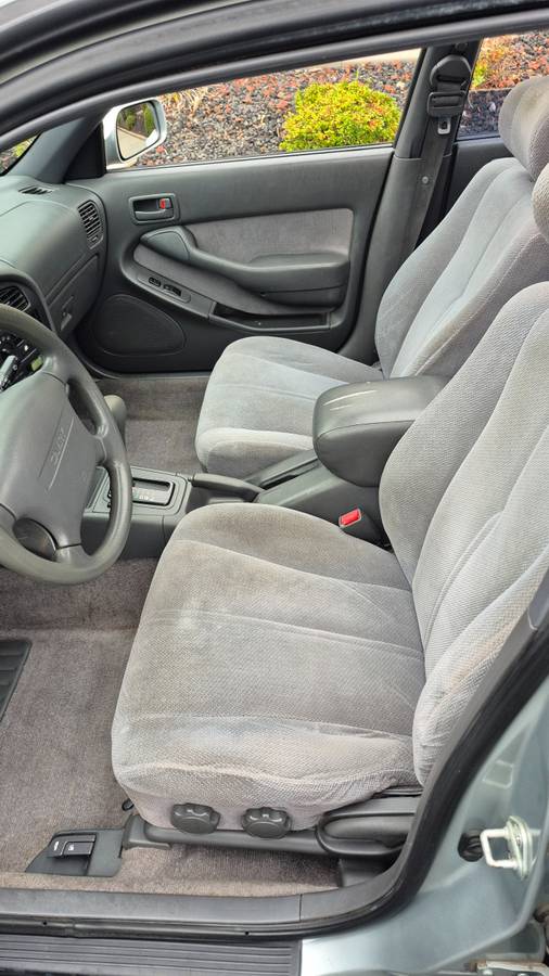 Toyota-camry-le-1985-blue-10