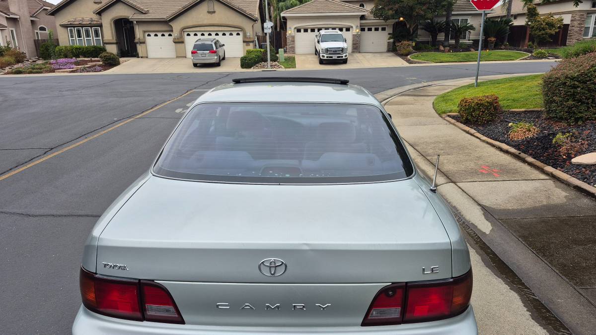 Toyota-camry-le-1985-blue-19