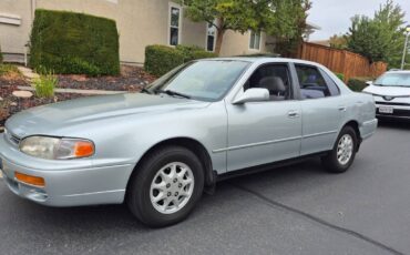 Toyota-camry-le-1985-blue