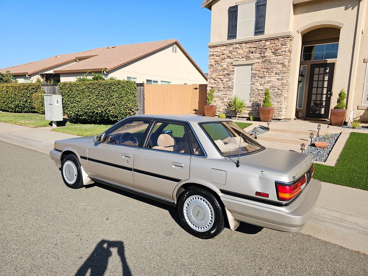 Toyota-camry-le-1991-1