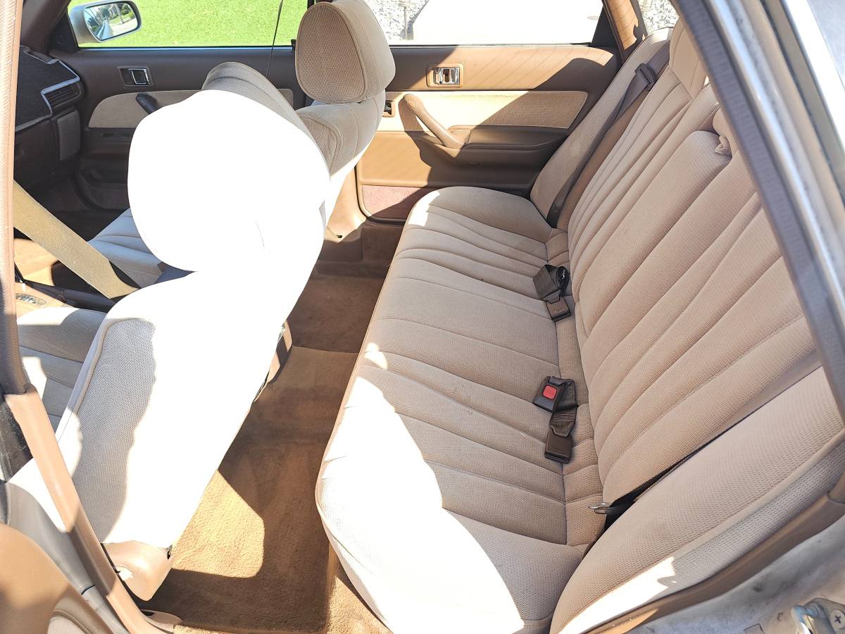 Toyota-camry-le-1991-4