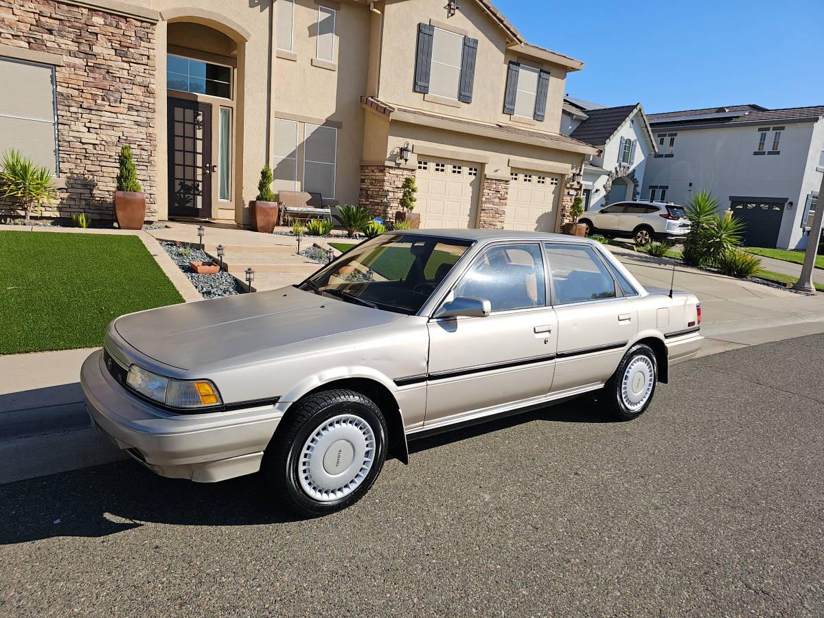 Toyota-camry-le-1991-5