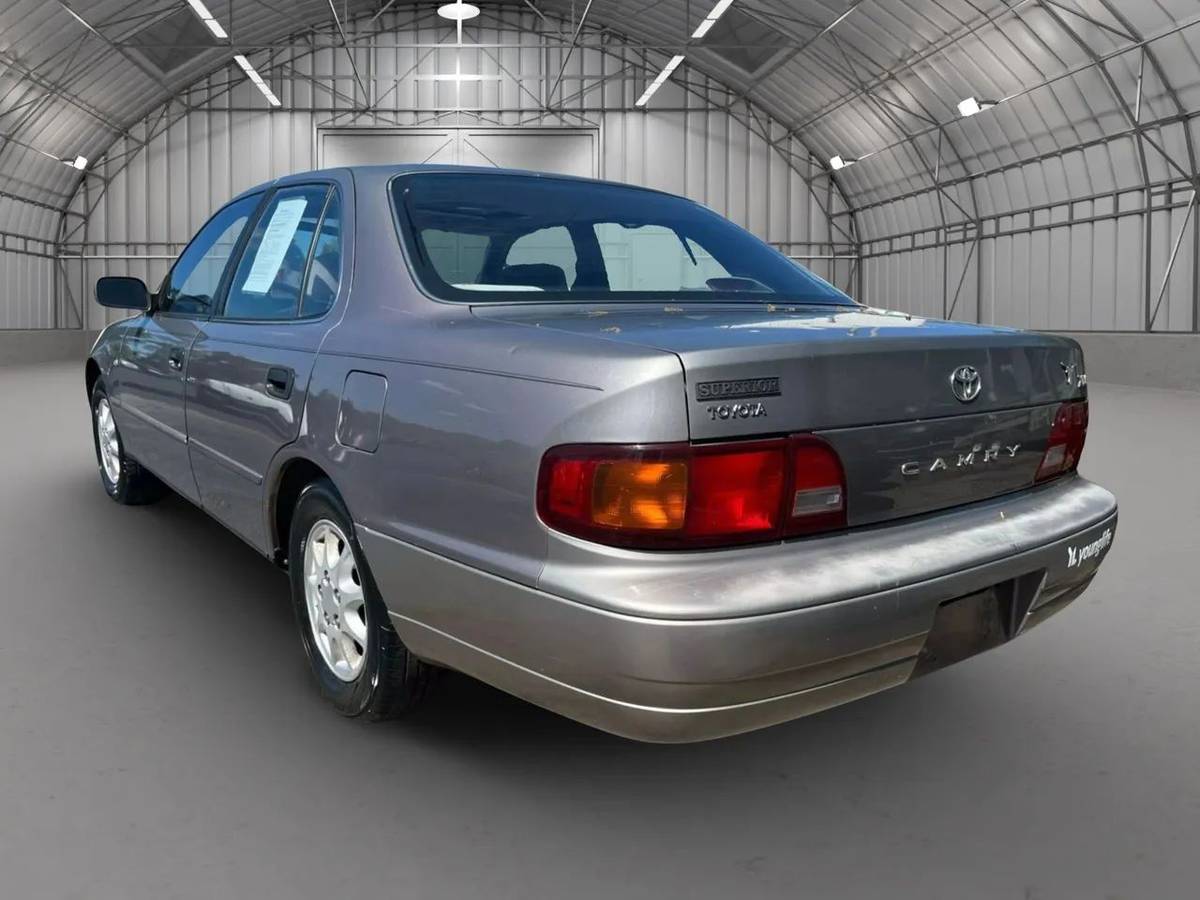 Toyota-camry-le-1995-silver-3