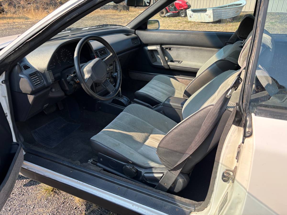 Toyota-celica-gt-convertible-1987-white-3