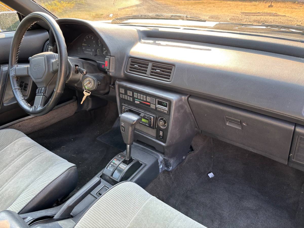 Toyota-celica-gt-convertible-1987-white-4