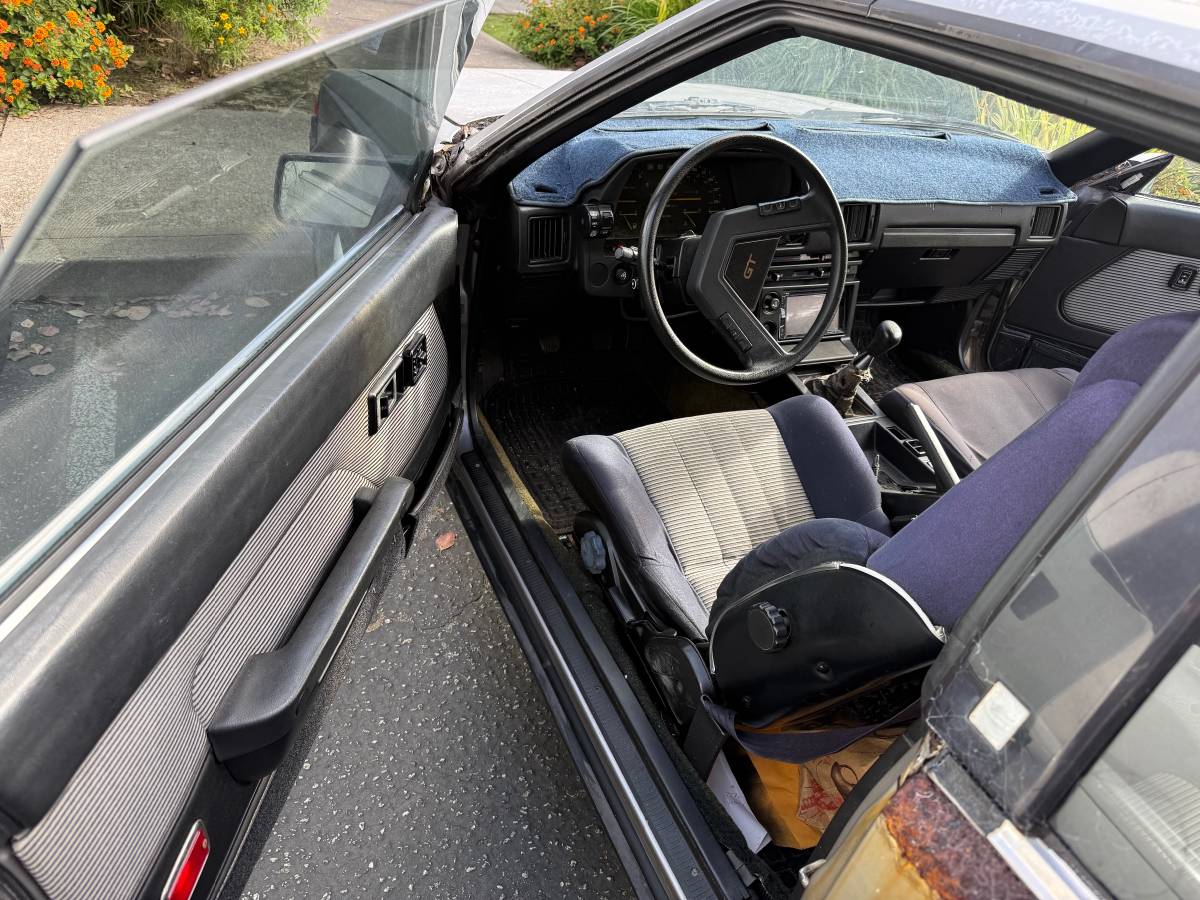 Toyota-celica-gt-s-1983-10