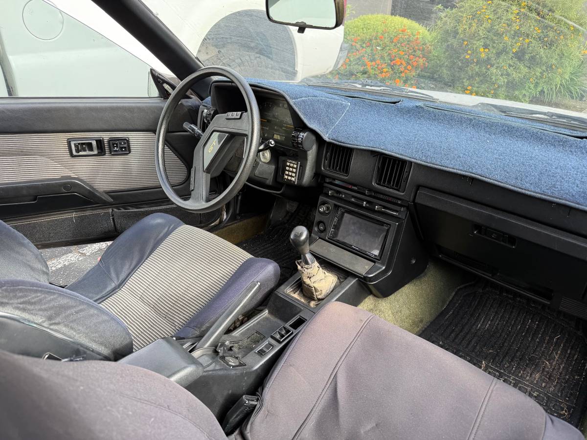 Toyota-celica-gt-s-1983-11