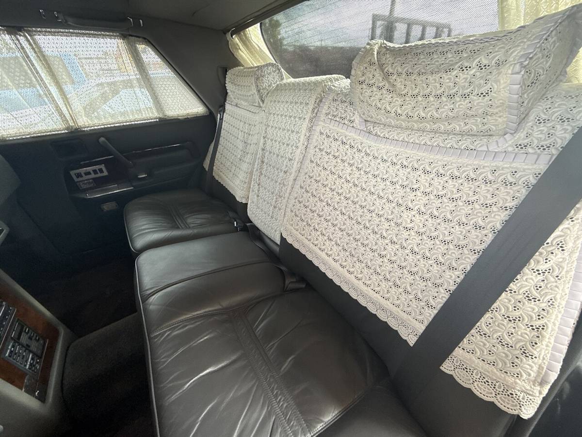 Toyota-century-limo-1991-black-18