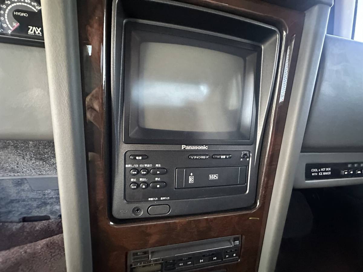 Toyota-century-limo-1991-black-23