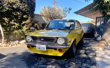 Toyota-corolla-1973-yellow-1