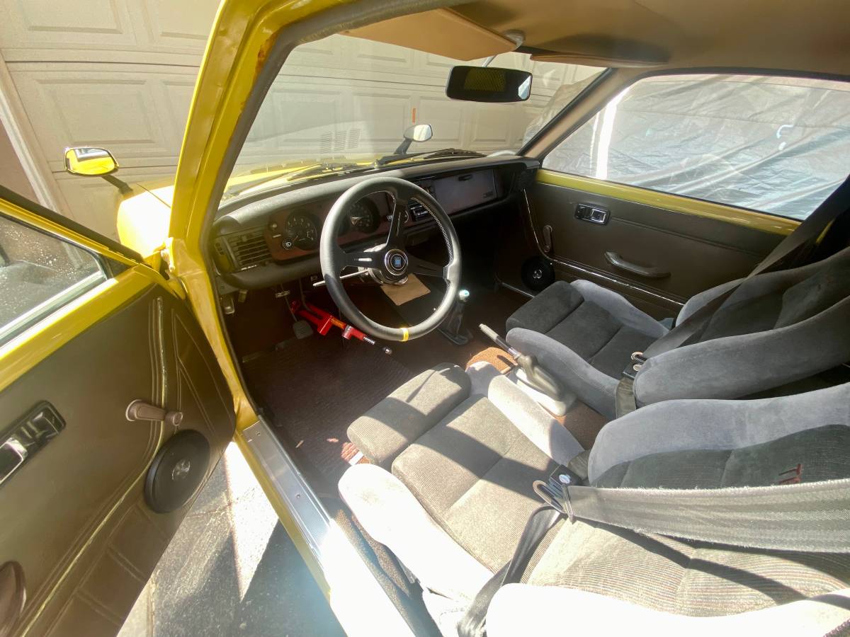 Toyota-corolla-1973-yellow-10