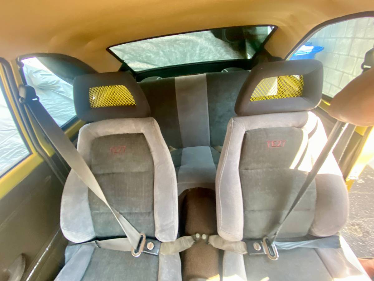 Toyota-corolla-1973-yellow-12