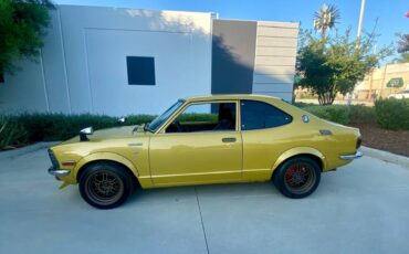 Toyota-corolla-1973-yellow-4