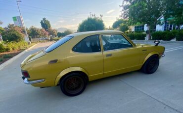 Toyota-corolla-1973-yellow-7