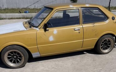 Toyota-corolla-1977-yellow-1