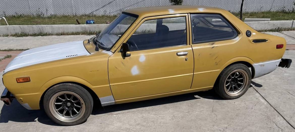 Toyota-corolla-1977-yellow-1