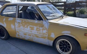 Toyota-corolla-1977-yellow-3