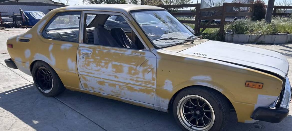 Toyota-corolla-1977-yellow-3