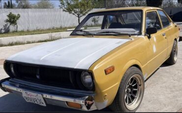 Toyota-corolla-1977-yellow