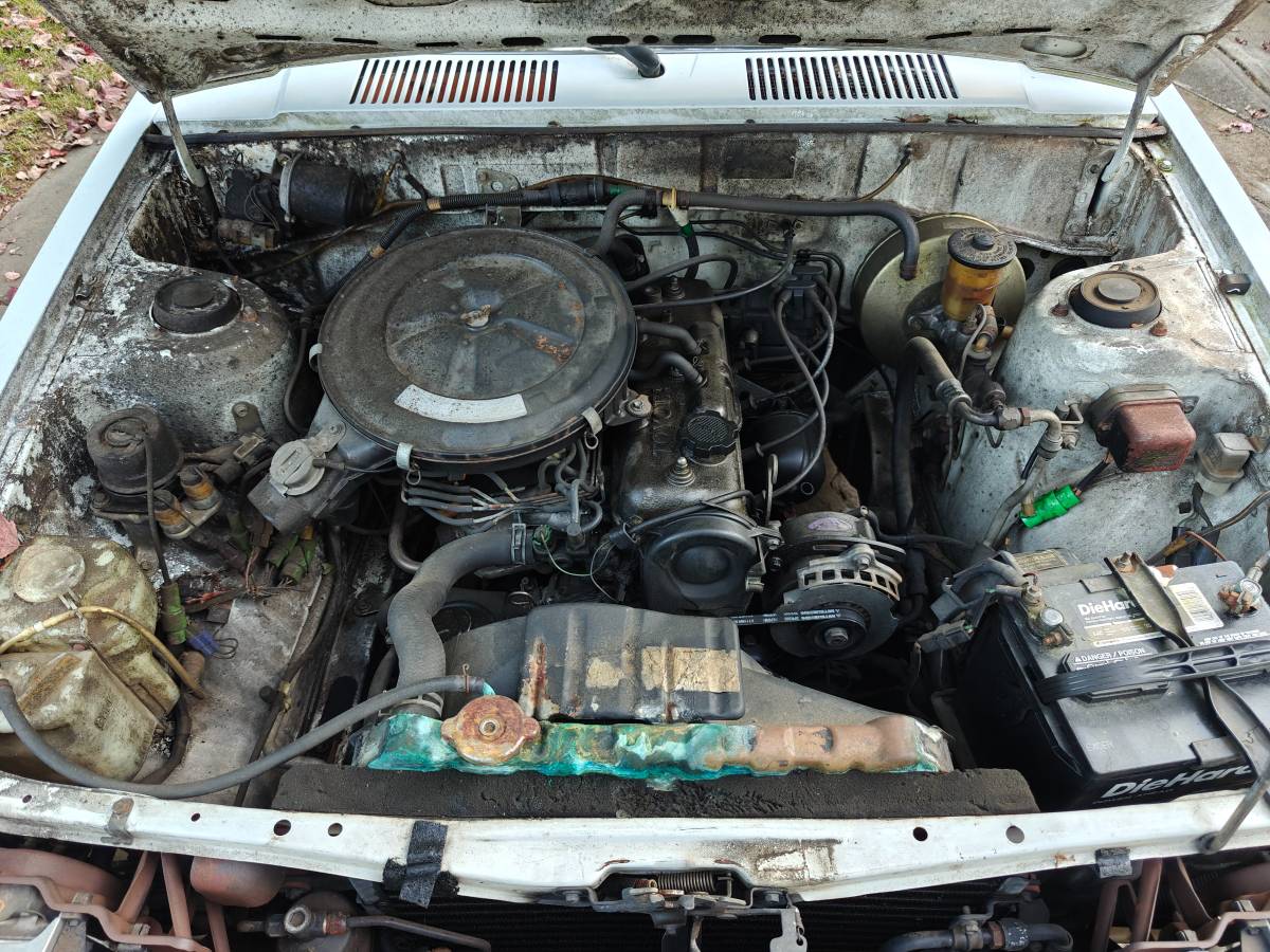 Toyota-corolla-1983-white-13