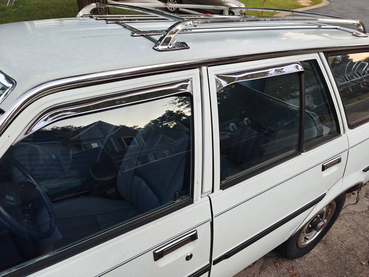 Toyota-corolla-1983-white-2